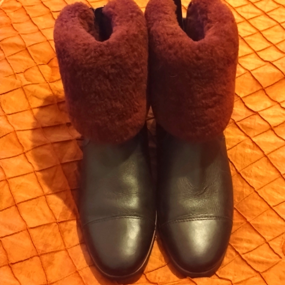 UGG Inez Shearling Fold Over Ankle Boots 7 Women's Black/Wine